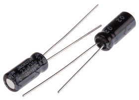 Kondensator 22μF 35V dc Radialny, Otwór przelotowy RS PRO roztaw: 2mm 5 (Dia.) x 11mm