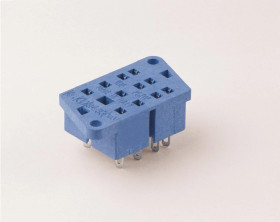 Gniazdo do serii 55.33/85.03 PIN-y lutownicze, montaż na przepuście płyty montażowej, obudowy M3, (klip metalowy) 94.33SMA