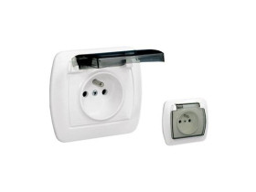 AKORD Gniazdo pojedyncze z uziemieniem hermetyczne IP44 białe klapka dymna AGZ1Be/11a KONTAKT SIMON