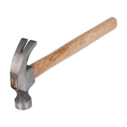 Młotek z drewnianym trzonkiem