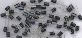 10uF/50V/105C MINIATUROWY 5x7mm (OPAK. 20 SZTUK) KONDENSATOR ELEKTROLITYCZNY