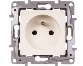 NILOE Gniazdo pojedyncze z/u 16A IP20 z przesłonami kremowe 664636