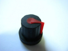 Gałka 1001 CZARNA WSKAŹNIK CZERWONY OŚ 6MM