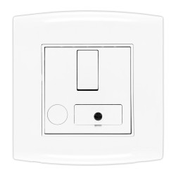 Gniazda i łączniki linii odgałęźnej 13A Contactum i wyłącznikiem IP2X