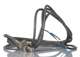 Czujnik zbliżeniowy M8 Indukcyjny 2mm RS PRO Wpuszczany 10 → 30 V DC długość 30mm Gwintowany