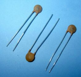 560pF KOND.CERAMICZNY 100SZT