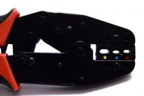 ZACISKACZ KONEKTORÓW IZOLOWANYCH HT-5132W 0.5 - 6mm2