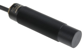 Czujnik zbliżeniowy M18 Pojemnościowy 15 mm BALLUFF Niewpuszczany 10 → 30 V DC długość 75.5mm Gwintowany