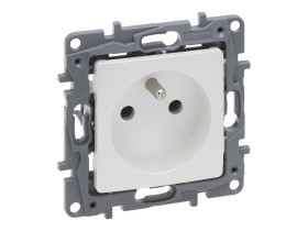 NILOE SELECTION Gniazdo z uziemieniem zaciski śrubowe bez przesłon perłowy 762440 LEGRAND