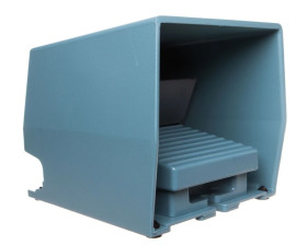 Wyłącznik nożny pojedynczy z osłoną niebieski metal 1Z 2R 1 krok XPEM511