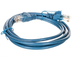 Kabel krosowy patchcord U/UTP kat.5e CCA niebieski 1,5m 95554