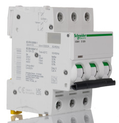 Wyłącznik nadprądowy MCB, Typ D, 3-biegunowy, 32A, 440V, 100 → 133V, na szynę DIN, Schneider Electric, iC60H