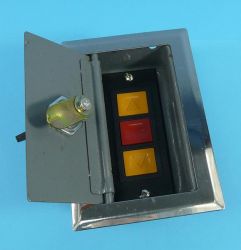 PRZYCISKI POTRÓJNE W OBUD.METAL.+KLUCZYK