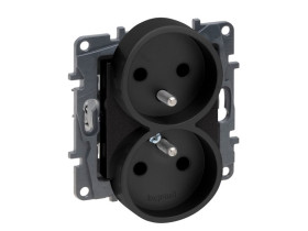 NILOE STEP Gniazdo podwójne z uziemieniem do ramek wielokrotnych zaciski śrubowe bez przesłony styków czarny 863532 LEGRAND
