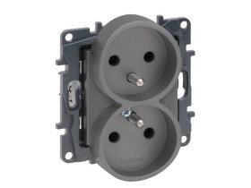 NILOE STEP Gniazdo podwójne z uziemieniem do ramek wielokrotnych zaciski śrubowe bez przesłony styków stalowy 863432 LEGRAND