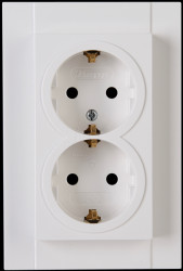 940229004 Dual outlet w. child safety, HK07 pure white