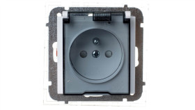 Sentia Gniazdo Bryzgoszczelne Z/U Ip44 Z Klapką Transparentną Z Przesłonami...