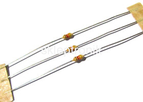 Rezystor 3,9K ohm 0,125W 204 50szt