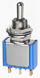 Przełącznik migowy przechylny Wł.-wył.-wł. średnica wycięcia 6.5mm SPDT APEM Montaż panelowy długość przełącznika 7mm