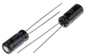 Kondensator 22μF 10V dc Radialny, Otwór przelotowy RS PRO roztaw: 2mm 5 (Dia.) x 11mm