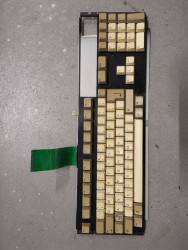 Amiga 1200 keyboard (yellowed)