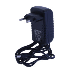 Zasilacz 12V/2A wt.5,5/2,1 (+) wtyczkowy / ID-3011