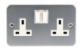Gniazdo wtykowe podwójne natynkowe z przełącznikiem kolor Szary W budynkach, 13A, IP20 230V ac