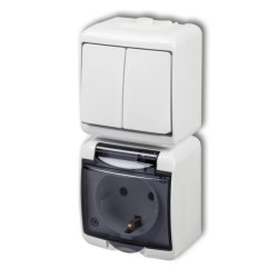 JUNIOR Łącznik świecznikowy + gniazdo hermetyczne SCHUKO (klapka dymna) biały WGHP-2sd
