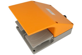 Przełącznik; nożny pedał; YDT1-16 (SFMS-15); ON-(ON); monostabilny; śrubowe; 2 tory; 2 pozycje; podwójny; z osłoną; 15A; 220V AC