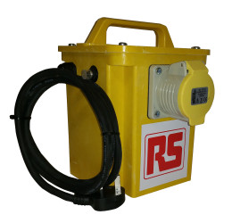 Transformator separacyjny 3.3 kVA Intermittent 5 Mins on 15 Mins off 110 (55V 230V ac Prąd wyjściowy 1 x 16 A, 1 x 32 A