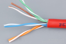 Skrętka UTP linka 4 pary 24 AWG, PVC dł.305m, czerwona