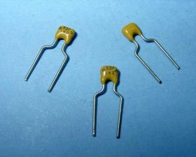 390pF KOND.MONOLITYCZNY (100SZT)