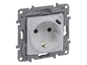 NILOE SELECTION Gniazdo pojedyncze z uziemieniem płaskie + USB typ C w plakietce perła 762496 LEGRAND
