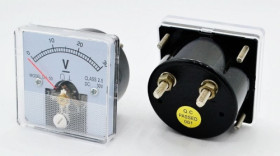 Analogowy woltomierz panelowy w kwadratowej obudowie 30Vdc