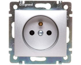 VALENA Gniazdo pojedyncze 2P+Z z przesłonami 16A IP20 aluminium 770197