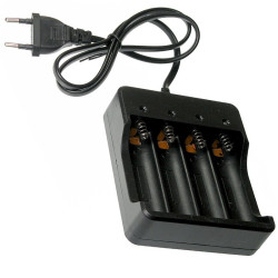 Ładowarka do akumulatorów 1-4 Li-Ion 18650 Na 1 lub 4szt. aut. z zab.