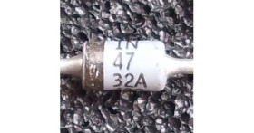 1N4732A 4.7Volt Zener Diode - Motorola