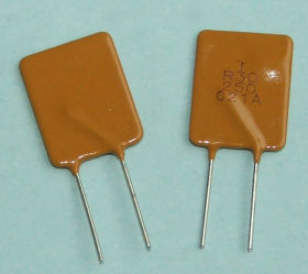 Bezpiecznik polimerowy 2.5A 30V FRU250-30 Pbf