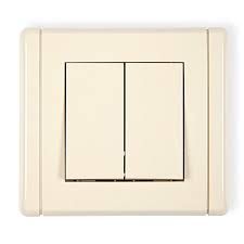 Łącznik zwierny, dwubiegunowy