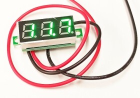 Woltomierz panelowy LED 4.5V-30V zielony