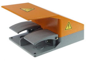 Przełącznik nożny podwójny w obudowie 15A nacisk 2,8kg P2-O