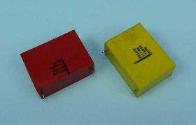 4,7uF/250V MKSE-012 KOSTKA (100SZT) KON