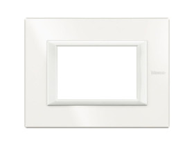AXOLUTE Ramka 1 pojedyncza prostokątna 3 moduły AXOLUTE biały HA4803HD LEGRAND