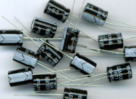 470uF/16V/105C (OPAK. 20 SZT.) KONDENSATOR ELEKTROLITYCZNY