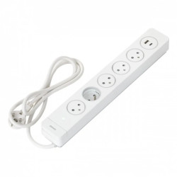 Listwa przeciwprzepięciowa, 5 gniazd 2P+Z typu EasyEject, kabel 3x1,5mm2, długość 1,5m, z wyłącznikiem podświetlanym dwutorowym.