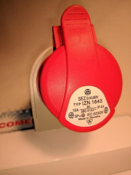 Gniazdo stałe 4P 16A 400V czerwone IP44 IZN 1643