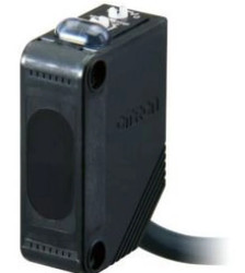 Czujnik fotoelektryczny 0-1 m PNP 12-24V DC przewód 2m E3Z-D82