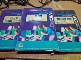 Game Bundle UMI Alien Blitz / term B / Meteor Run