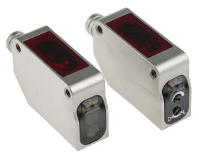 Czujniki fotoelektryczne w obudowie prostokątnej Omron PNP zakres 15 m Podczerwień