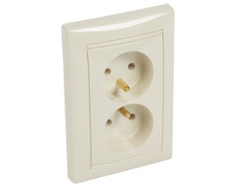 VALENA Gniazdo podwójne z uziemieniem krem 774177 LEGRAND